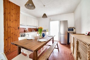 Kylskåp, mikrovågsugn, ugn och diskmaskin