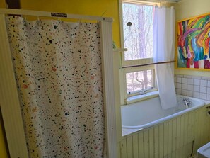 Bathtub - The Barn! A Unique Experience in Cable, WI near Mt. Telemark (Cable)