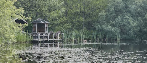 Cabane, plusieurs lits | Enceinte de l’hébergement