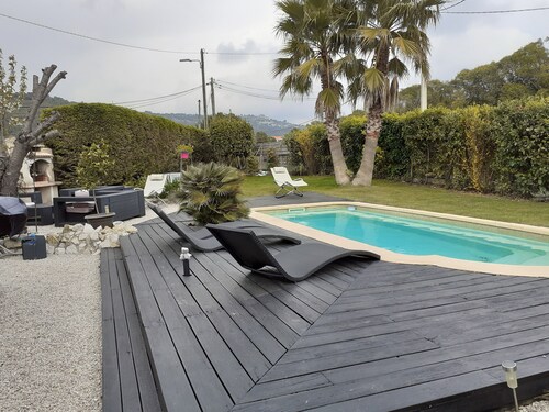 Villa Les Palmiers, 15 minutes from Monaco, Nice and the seaside.