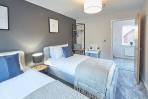 4 dormitorios, tabla de planchar con plancha, wifi gratis y ropa de cama
