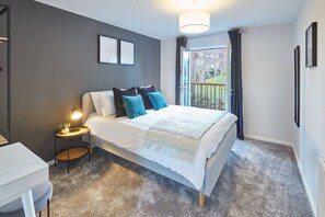 4 室のベッドルーム、アイロン / アイロン台、WiFi (無料)、ベッドシーツ