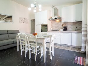 Dining - Sweet Home - Morada - Four Bedroom Guest House, Sleeps 10 (Torpè)