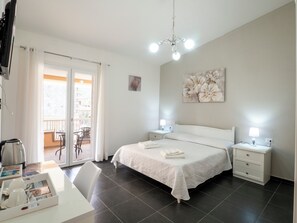 4 bedrooms, iron/ironing board, bed sheets