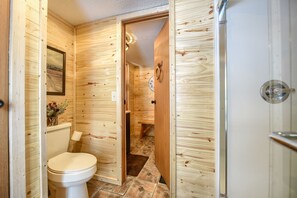 Ensemble douche/baignoire, serviettes fournies