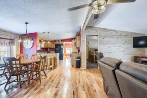 Interior - Less than 5 Minutes to Deadwood, Hot Tub, All One Level & Parking! (Deadwood)