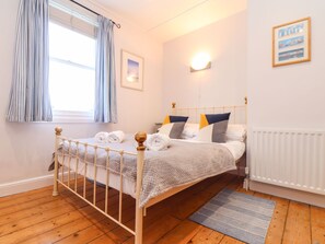 3 bedrooms, individually decorated, individually furnished, free WiFi - 2 Chapel Place (Penzance)