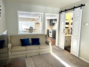 Smart TV, fireplace - Freshwater Cottage - Across from Lake Michigan and minutes from Bass Lake (Ludington)