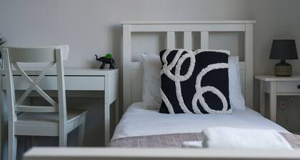 Apartment - Sleeps 3 - Pet Friendly - Parking