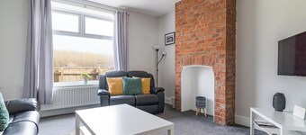 East House-sleeps 5-pet Friendly-garden-parking