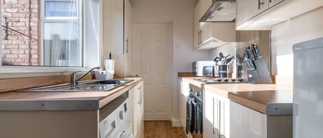 Departamento, 3 camas individuales | Cocina privada | Refrigerador, microondas, horno y parrilla de estufa