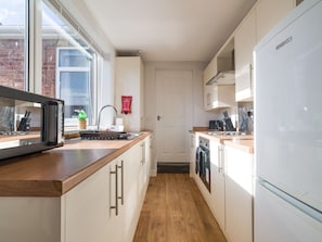 Apartment, 3 Single Beds | Private kitchen