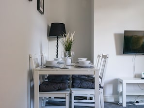 Apartment, 3 Single Beds | Dining
