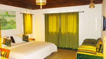 Quarto casal ou duplo luxo, 1 quarto | Cofres nos quartos, individualmente decorados