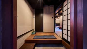 Basic Room | Living area | 55-inch flat-screen TV with digital channels