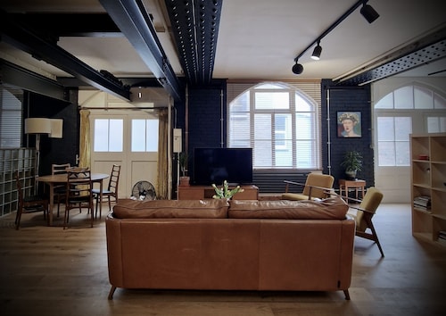 Spacious industrial apartment in the vibrant America Ground close to the beach.