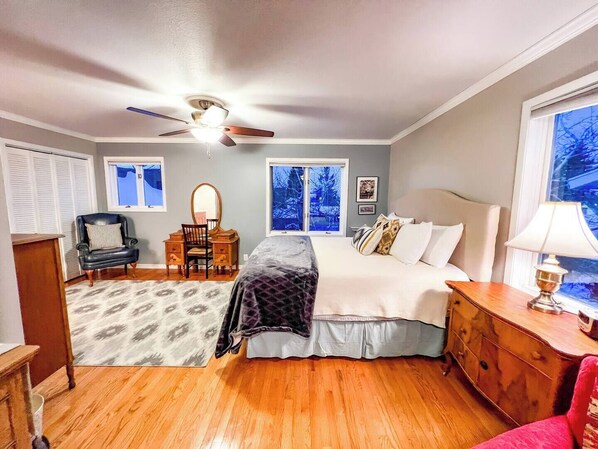 3 bedrooms, desk, free WiFi, bed sheets