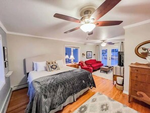 3 bedrooms, desk, iron/ironing board, free WiFi