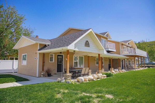 Exterior - Walk to Downtown and Take In the Views from the Decks (Red Lodge)