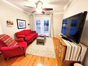 Smart TV, fireplace