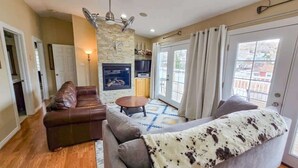 Living area - Panoramic Platt- Mountain and River Views- In Town (Red Lodge)