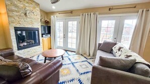 Living area - Panoramic Platt- Mountain and River Views- In Town (Red Lodge)