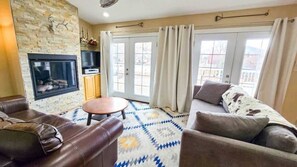 Smart-TV, Kamin, DVD-Player, Stereoanlage