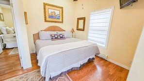 2 bedrooms, desk, free WiFi, bed sheets
