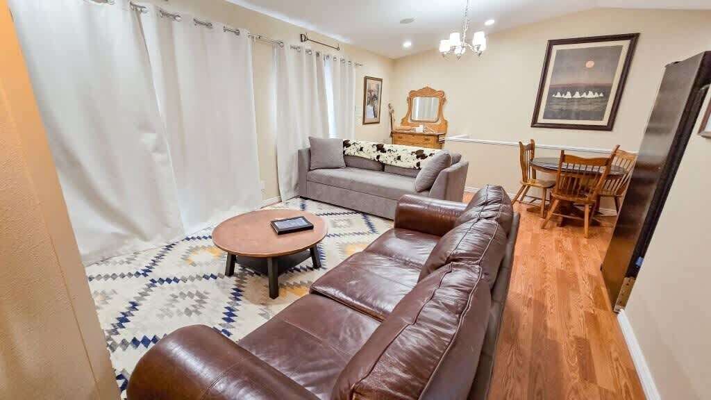 Smart TV, fireplace, DVD player, stereo