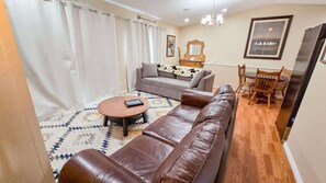 Smart TV, fireplace, DVD player, stereo - Panoramic Platt- Mountain and River Views- In Town (Red Lodge)