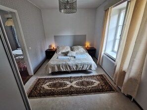 Apartment | 2 bedrooms, iron/ironing board, free WiFi, bed sheets