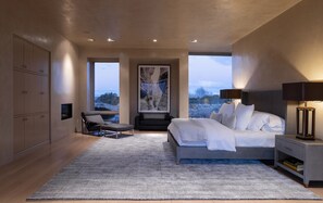 4 slaapkamers, een bureau, een strijkplank/strijkijzer, gratis wifi