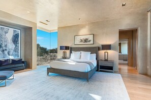 4 quartos, escrivaninha, ferros/tábuas de passar roupa