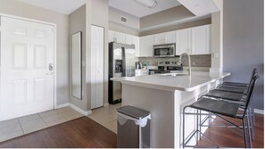 Apartamento, 1 quarto | Cozinha privada | Geladeira, fogão, cafeteira/chaleira, torradeira