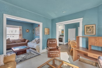 Kick Back In Kalamazoo! Pet Friendly! 4 Bedroom Home by Redawnin