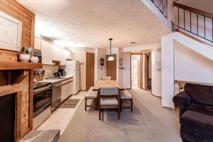 Condo, 2 Bedrooms | Private kitchen | Fridge, oven, coffee/tea maker, toaster