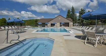 Seven Springs Sunridge 1BR + Loft Standard Condo by RedAwning - Save 10% on 3 Nights, 15% on 5 Nights!