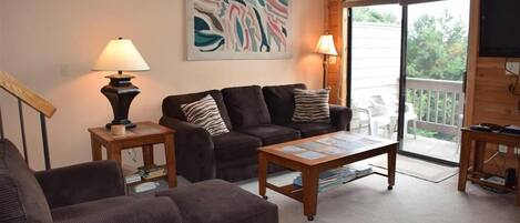 Condo, 2 Bedrooms | Living area