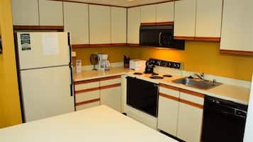 Lägenhet - 3 sovrum | Eget kök | Kylskåp, ugn, kaffe- och tebryggare och brödrost