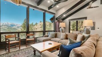 House, 4 Bedrooms | Living area