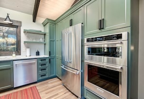 Casa, 4 quartos | Cozinha privada | Geladeira, fogão, cafeteira/chaleira, torradeira