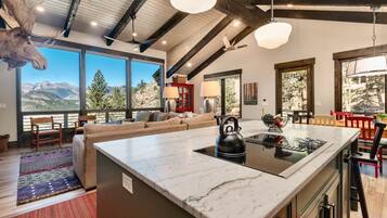 Rumah, 4 kamar tidur | Dapur pribadi | Lemari es, oven, mesin pembuat kopi/teh, dan pemanggang roti