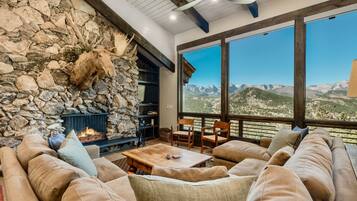 House, 4 Bedrooms | Living area