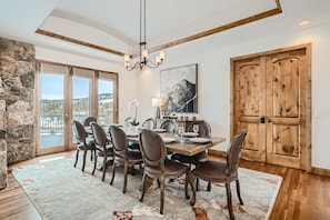 House, 5 Bedrooms | Dining