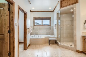 Casa, 5 habitaciones | Baño | Toallas y shampoo 
