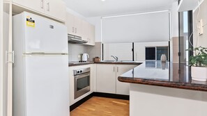 ميكروويف، فرن، غسالة أطباق، ماكينة لصنع القهوة/الشاي