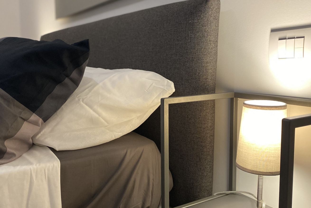 2 habitaciones, tabla de planchar con plancha, cuna de viaje y wifi 