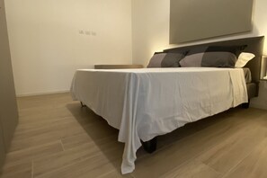 2 bedrooms, iron/ironing board, travel cot, WiFi