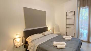 2 habitaciones, tabla de planchar con plancha, cuna de viaje y wifi