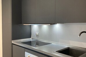 Fridge, microwave, oven, stovetop - Elegant newly built apartment, located on the ground floor. Internally it consists of entrance on living room and kitchenette, double bedroom, twin bedroom, two bathrooms with shower. To complete the property large private garden and double outdoor parki (Riccione)